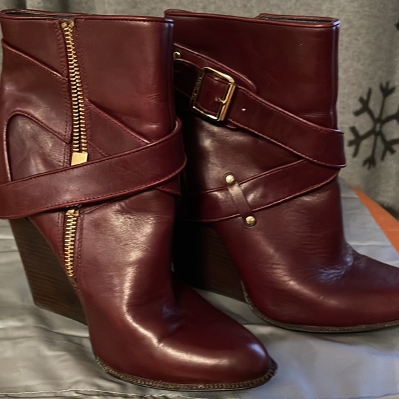 Rachel Zoe ankle wedge boot burgundy color - Picture 4 of 8